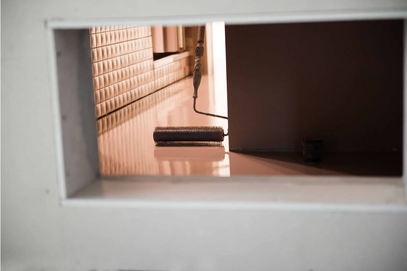 Latux Epoxy: Helping You Choose Between Polyaspartic Coating vs. Epoxy